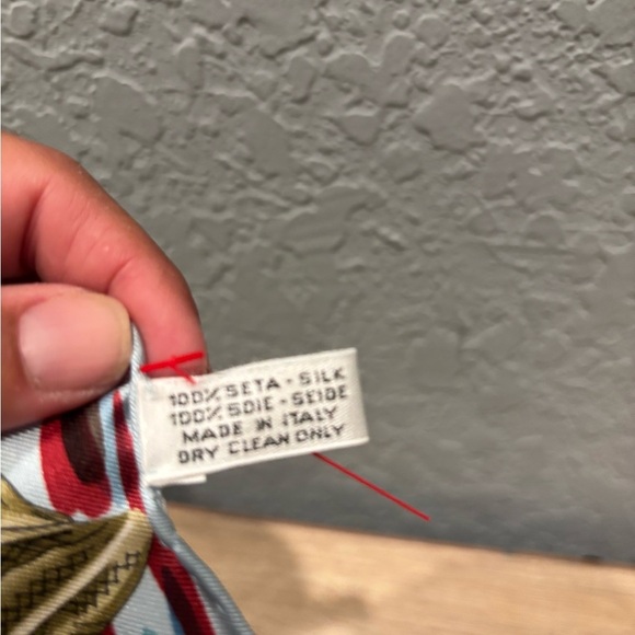 PARIS Longchamp Scarf!💫🗼🌃 - Picture 5 of 5